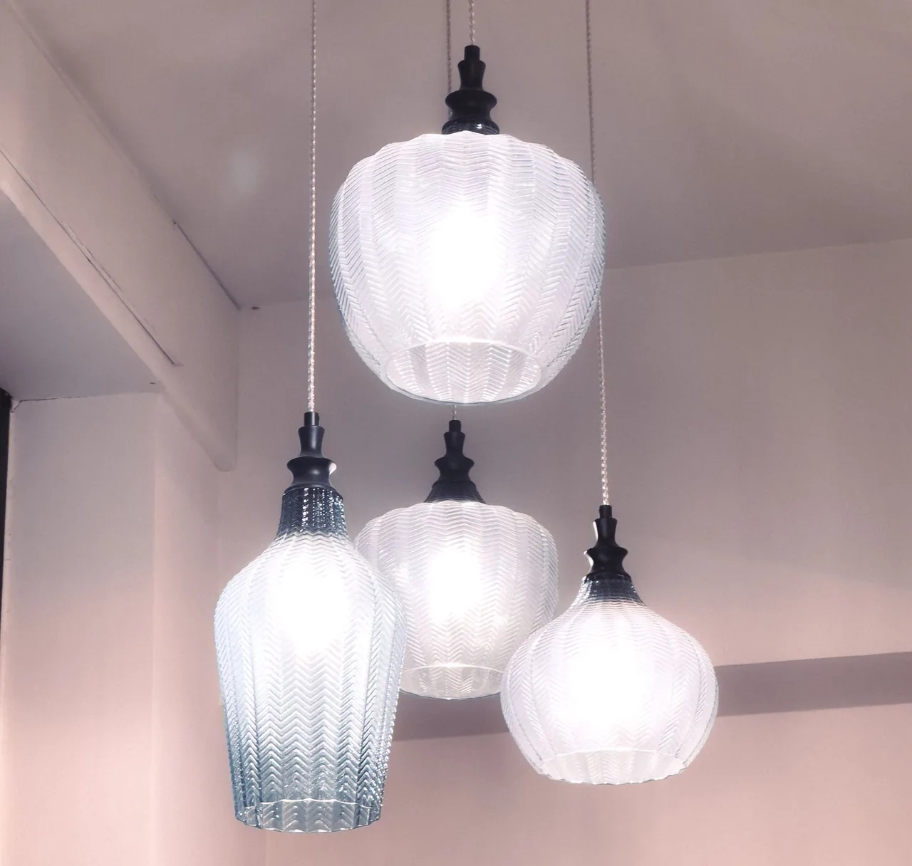 Modern glass pendant light fixtures